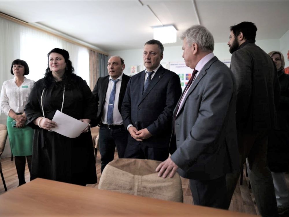 Губернатор проверил работу семейного МФЦ в Усолье-Сибирском