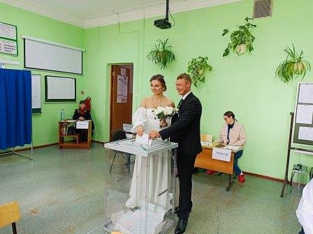 molodozheny golosuyut 
