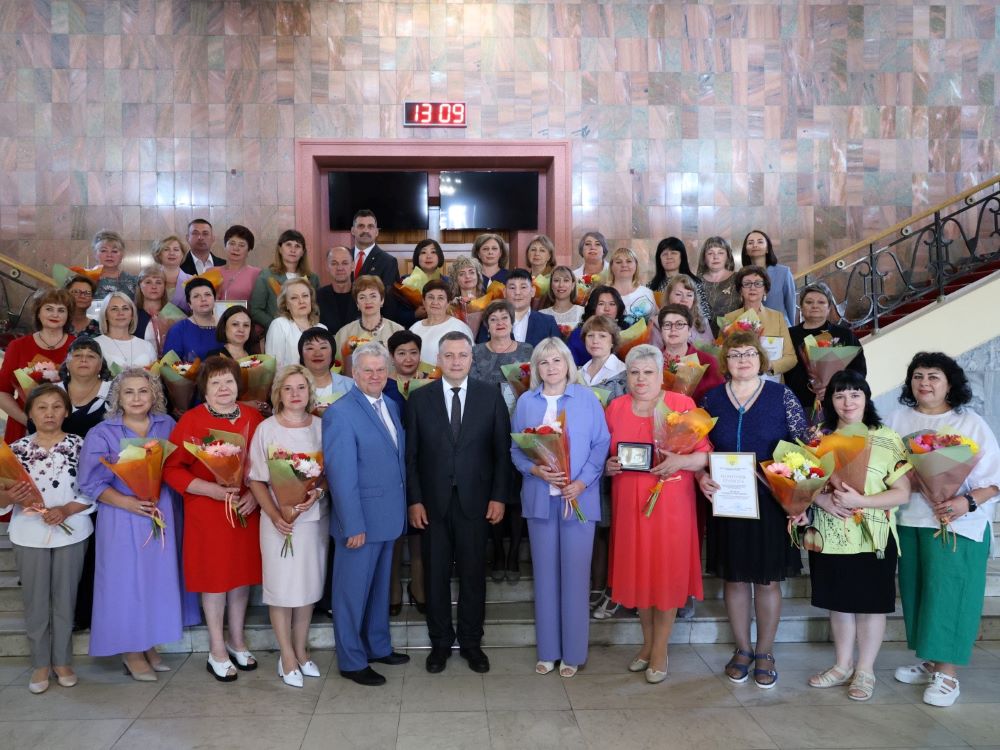 Игорь Кобзев наградил лучших работников учреждений социального обслуживания и социальной защиты Приангарья
