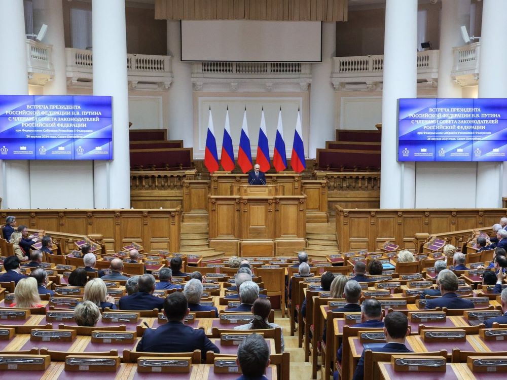 Владимир Путин поздравил законодателей с Днем парламентаризма
