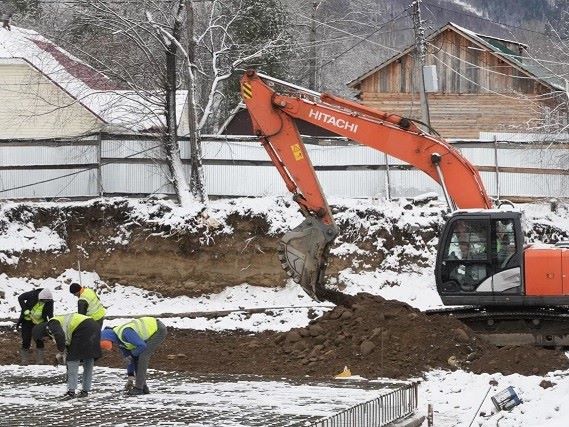 Игорь Кобзев ознакомился с ходом строительства домов для переселенцев из ветхого и аварийного жилья в Байкальске
