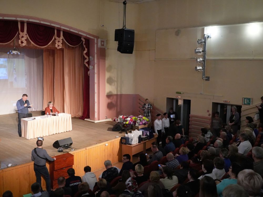Губернатор Иркутской области провел встречу с жителями Тулуна и района