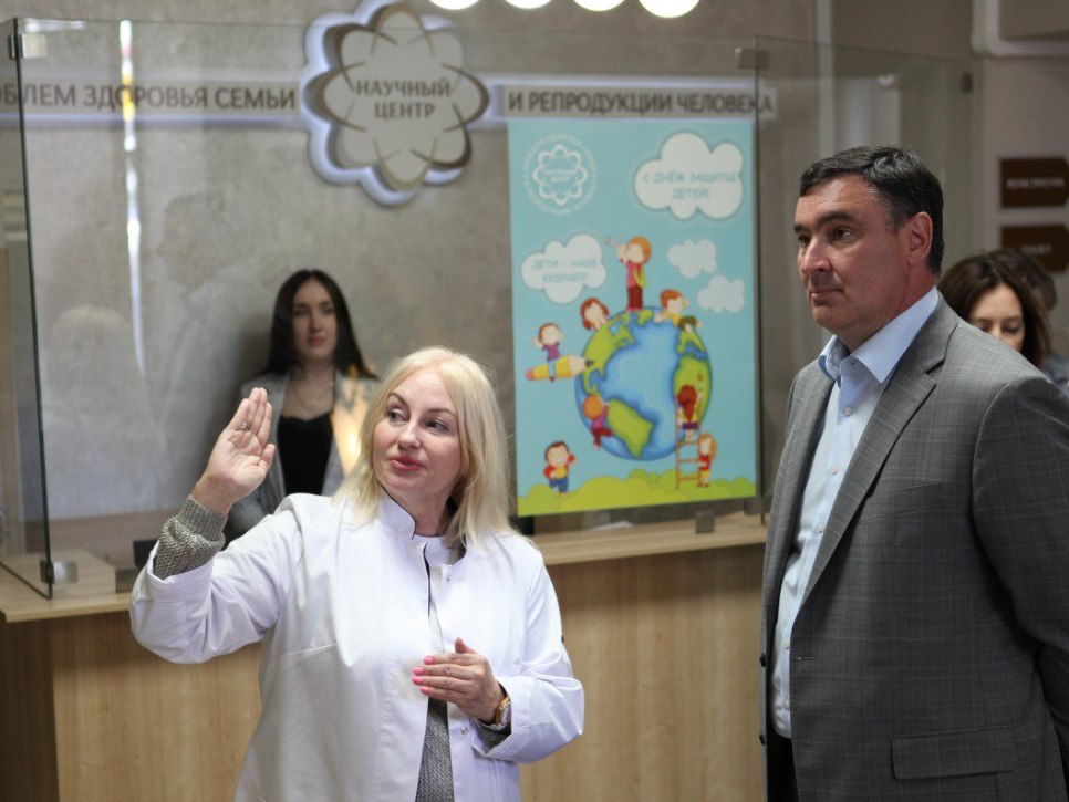 Мэр Иркутска посетил Научный центр проблем здоровья семьи и репродукции человека